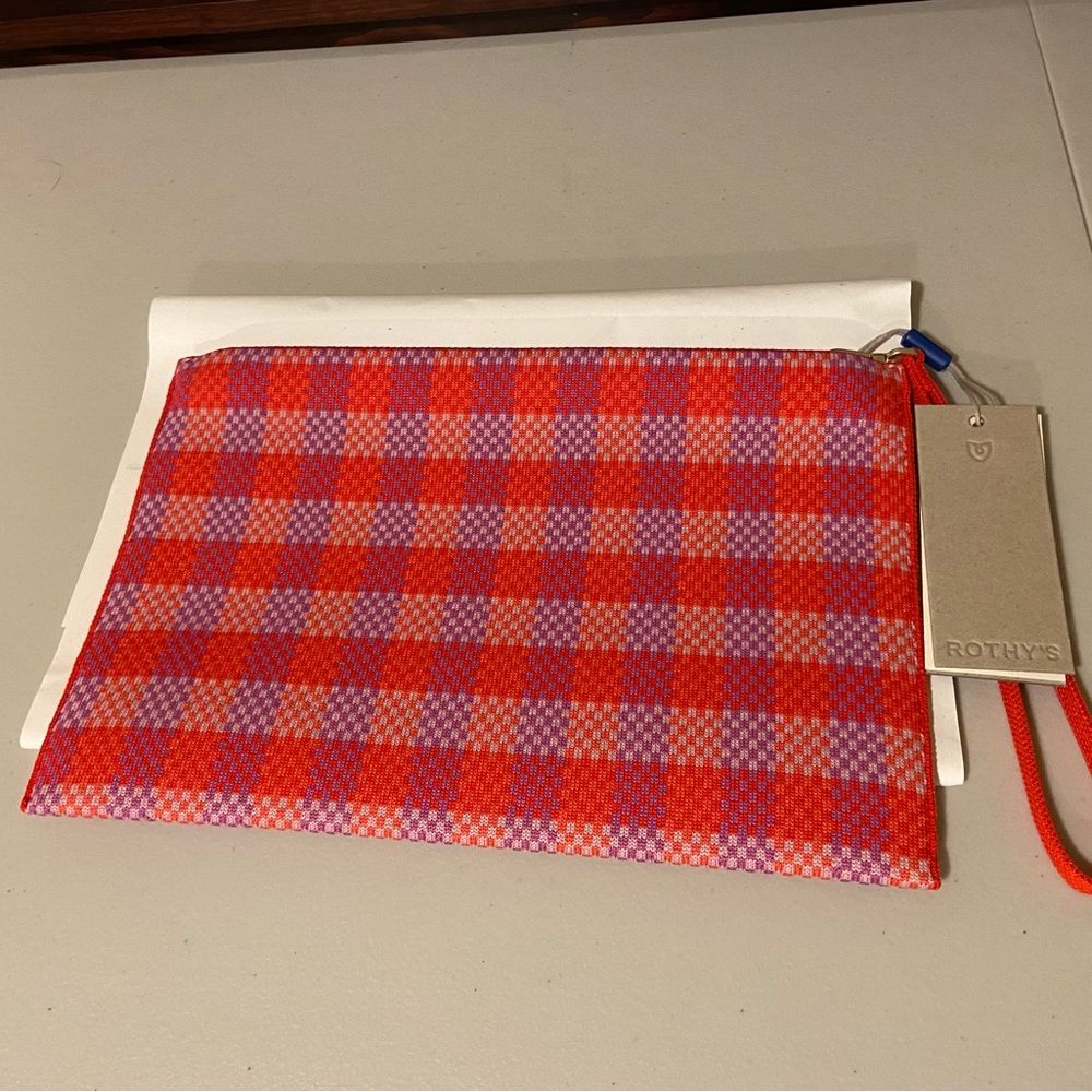 NWT Rothy's essential pouch